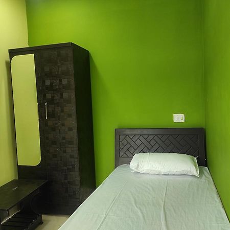 Hotel Sk Lodge Near Guwahati Airport Экстерьер фото